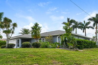 918 SW 19th Ln in Cape Coral, FL - Foto de edificio - Building Photo