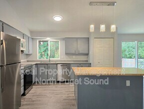 19711 41st Ave NE in Lake Forest Park, WA - Building Photo - Building Photo