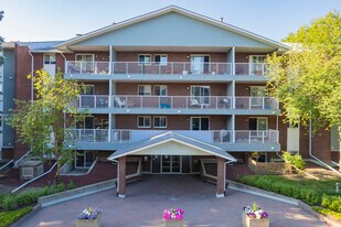 525 56th Ave SW in Calgary, AB - Building Photo