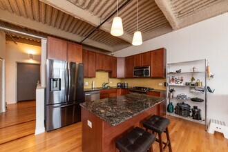 2545 S Dearborn St, Unit 511 in Chicago, IL - Foto de edificio - Building Photo