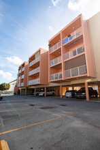 2400 NW 16th Street Rd in Miami, FL - Building Photo - Building Photo