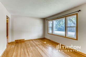 16358 Crosstown Blvd NW in Andover, MN - Building Photo - Building Photo