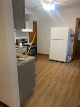 39 Saint James St, Unit 2 in Lowell, MA - Foto de edificio - Building Photo