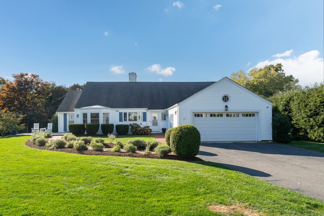14 Neptune Ave in Madison, CT - Building Photo