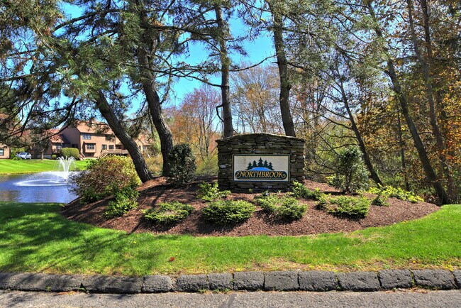 14 Rosewood Cir in Monroe, CT - Building Photo - Building Photo