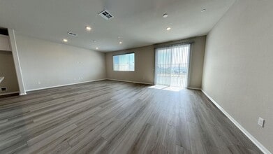 35333 Hutchinson Pl in Beaumont, CA - Building Photo - Building Photo