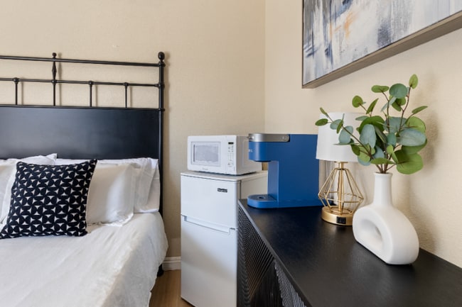 2521 W California St in Santa Ana, CA - Building Photo - Building Photo