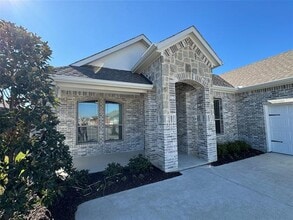 115 Bowling Grn Ave. in Red Oak, TX - Building Photo - Building Photo