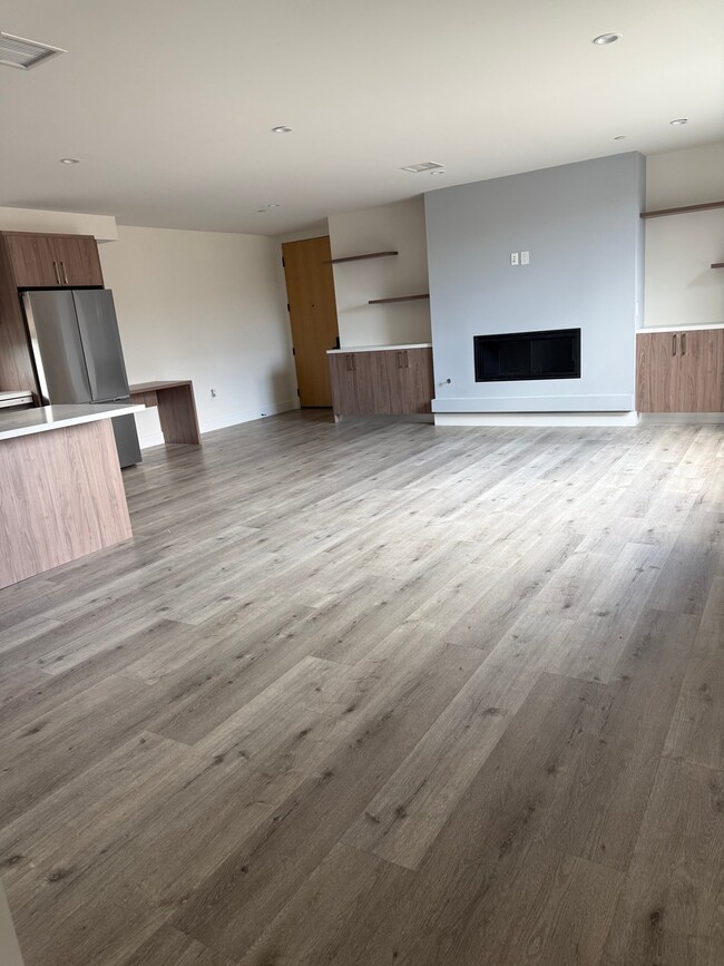 5923 Laurel Canyon Blvd, Unit 400