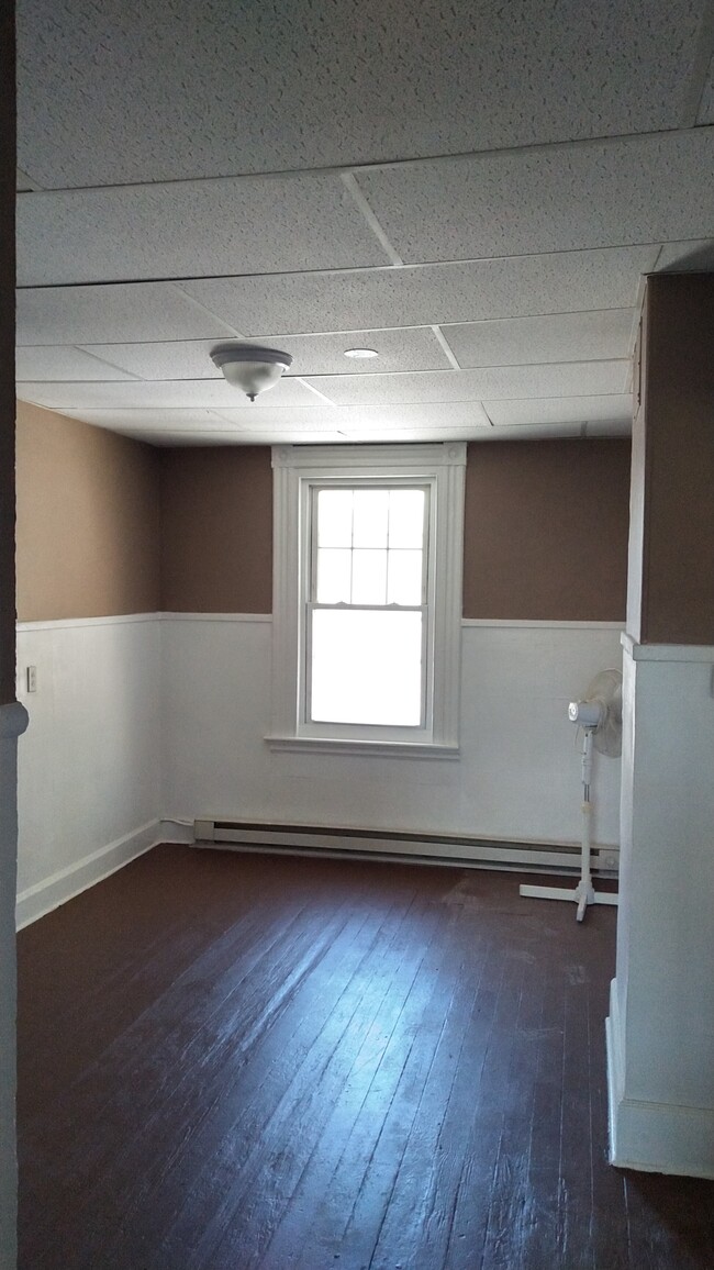 195 Main St, Unit 3 in Claremont, NH - Building Photo - Building Photo