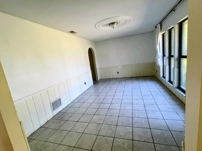 property at 1074 Club House Blvd