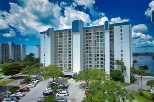 9425 Blind Pass Rd in St Pete Beach, FL - Building Photo
