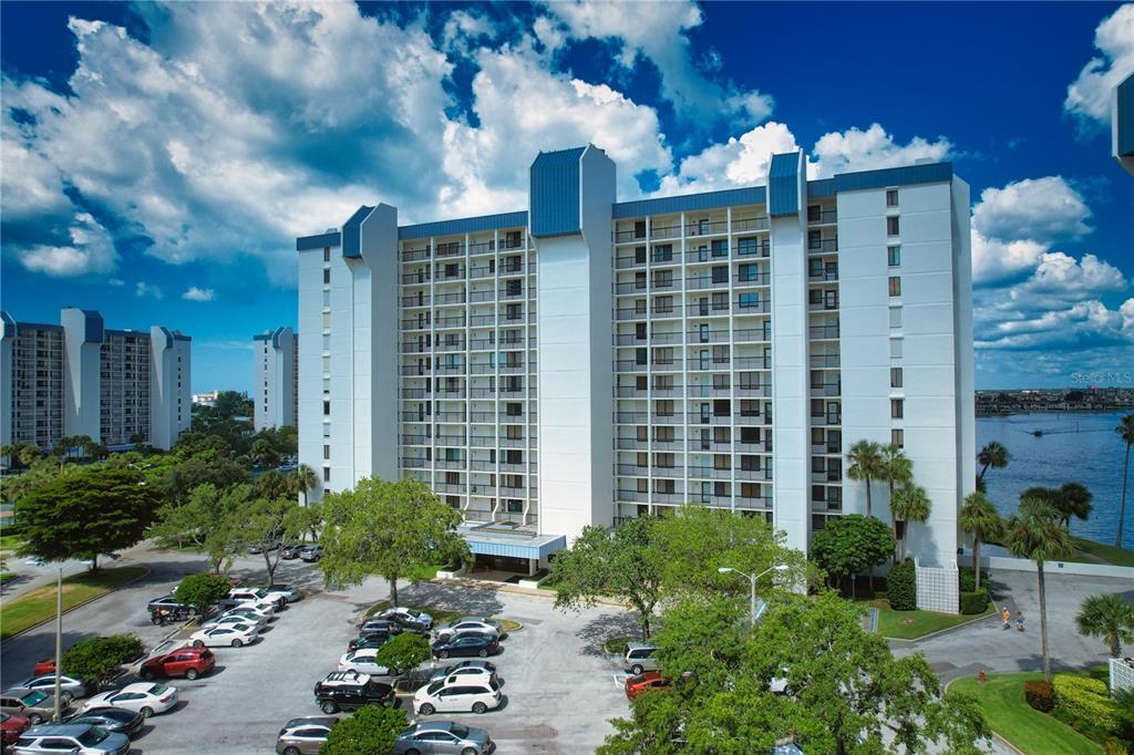 9425 Blind Pass Rd in St Pete Beach, FL - Building Photo