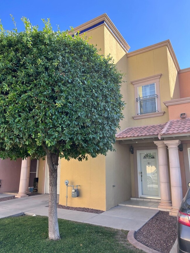 3150 N Yarbrough Dr, Unit E-2 in El Paso, TX - Building Photo - Building Photo