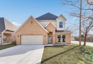 100 Hackberry Ln in Roanoke, TX - Building Photo