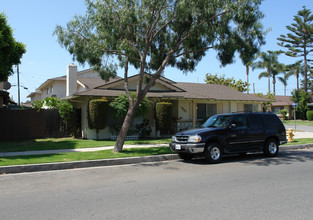 7542 Volga Dr in Huntington Beach, CA - Building Photo - Building Photo