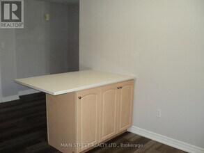 43 Spitfire Dr in Hamilton, ON - Building Photo - Building Photo