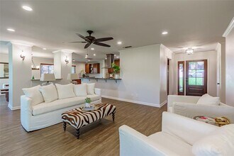 8810 Mountain Path Cir in Austin, TX - Building Photo - Building Photo