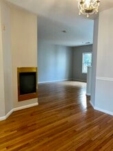 37 Village Dr, Unit 1 in Quincy, MA - Foto de edificio - Building Photo