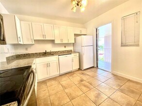 2500 SW 81st Ave, Unit 402 in Davie, FL - Foto de edificio - Building Photo