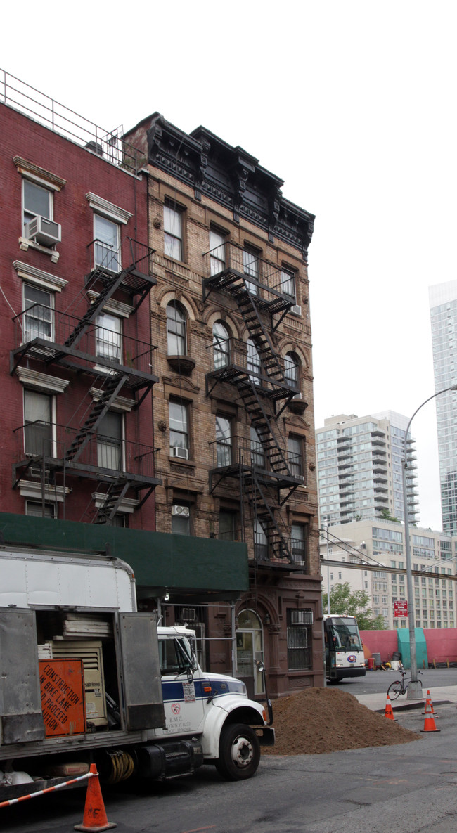 408 W 39th St in New York, NY - Building Photo - Building Photo