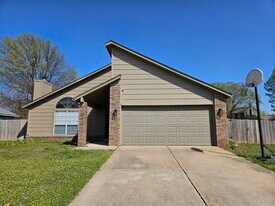 6217 S Elm Ave in Broken Arrow, OK - Building Photo