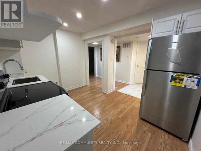 62 Montezuma Trail in Toronto, ON - Building Photo - Building Photo