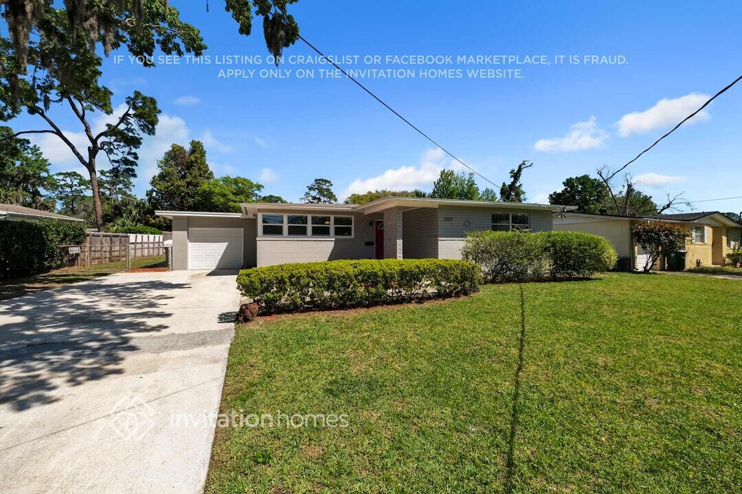 1109 Gunka Rd in Jacksonville, FL - Building Photo