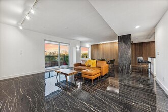 901 W 9th St, Unit 401 in Austin, TX - Building Photo - Building Photo