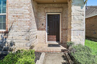 8314 Hampton Bay Drive in Baytown, TX - Foto de edificio - Building Photo