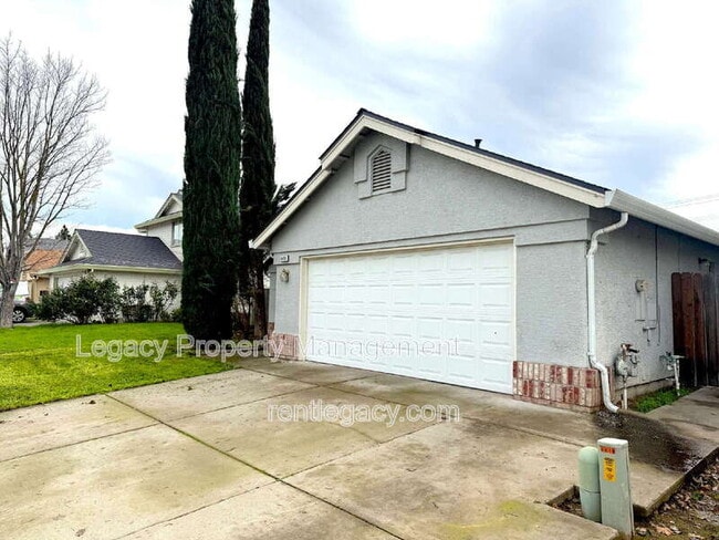 8450 Casablanca Way in Sacramento, CA - Building Photo - Building Photo