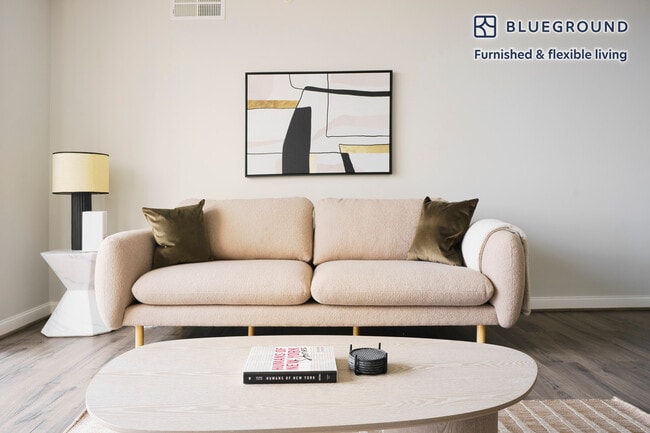 4835 Cordell Ave in Bethesda, MD - Foto de edificio - Building Photo