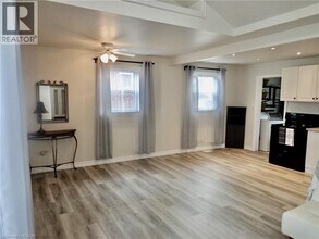 562 Beach Blvd in Hamilton, ON - Building Photo - Building Photo