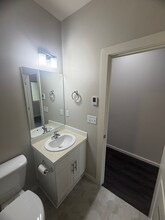 1049 SW 99th Pl in Seattle, WA - Foto de edificio - Building Photo