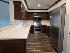 7423 Weatherhill Ln in Houston, TX - Building Photo - Building Photo