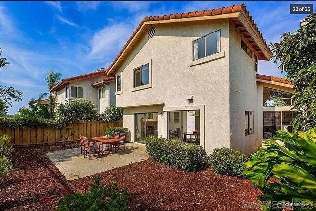 10734 Chinon Cir in San Diego, CA - Foto de edificio - Building Photo
