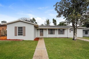686 Hager St in Deltona, FL - Building Photo