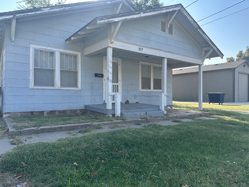 317 N Jackson St in Enid, OK - Building Photo