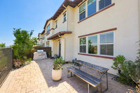 6914 Tourmaline Pl in Carlsbad, CA - Foto de edificio - Building Photo