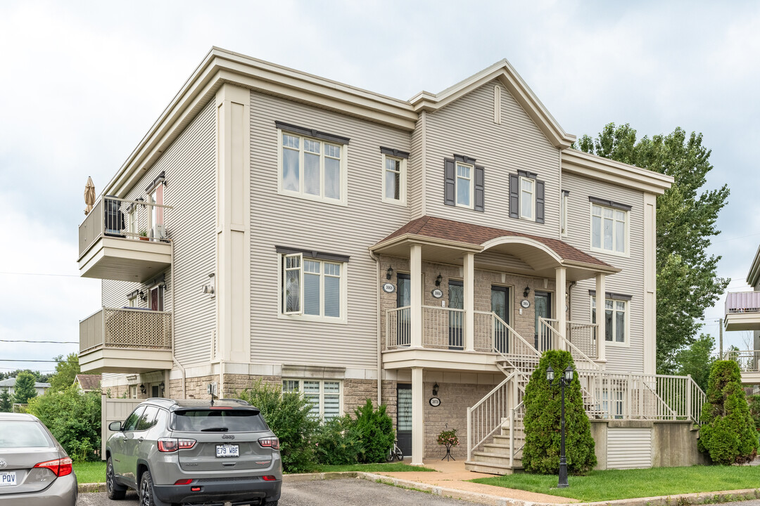 3062 De Port-Louis Rue in Québec, QC - Building Photo