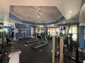 5459 Vineland Rd in Orlando, FL - Building Photo - Building Photo