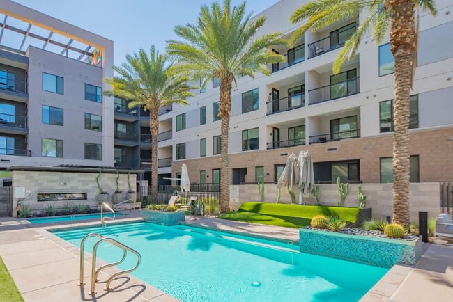 701 W Rio Salado Pkwy in Tempe, AZ - Building Photo - Building Photo