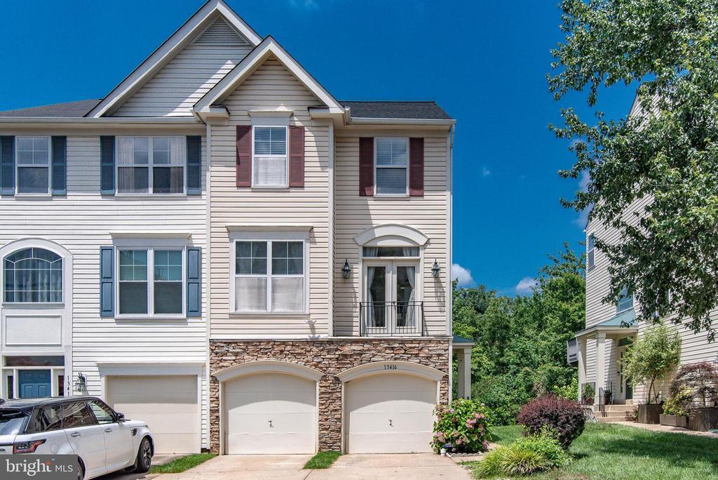 13416 Burrough Farm Dr in Herndon, VA - Building Photo