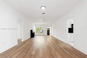 8943 Hawthorne Ave in Surfside, FL - Building Photo - Building Photo