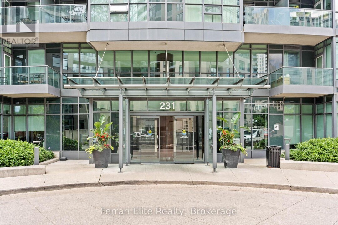 231 Fort York Blvd in Toronto, ON - Building Photo