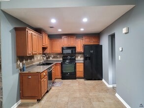 211 Somerset Dr in Warner Robins, GA - Building Photo - Building Photo