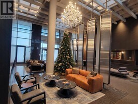 8 Interchange Wy in Vaughan, ON - Building Photo