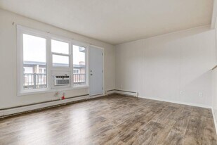 The Lenberne in Regina, SK - Building Photo