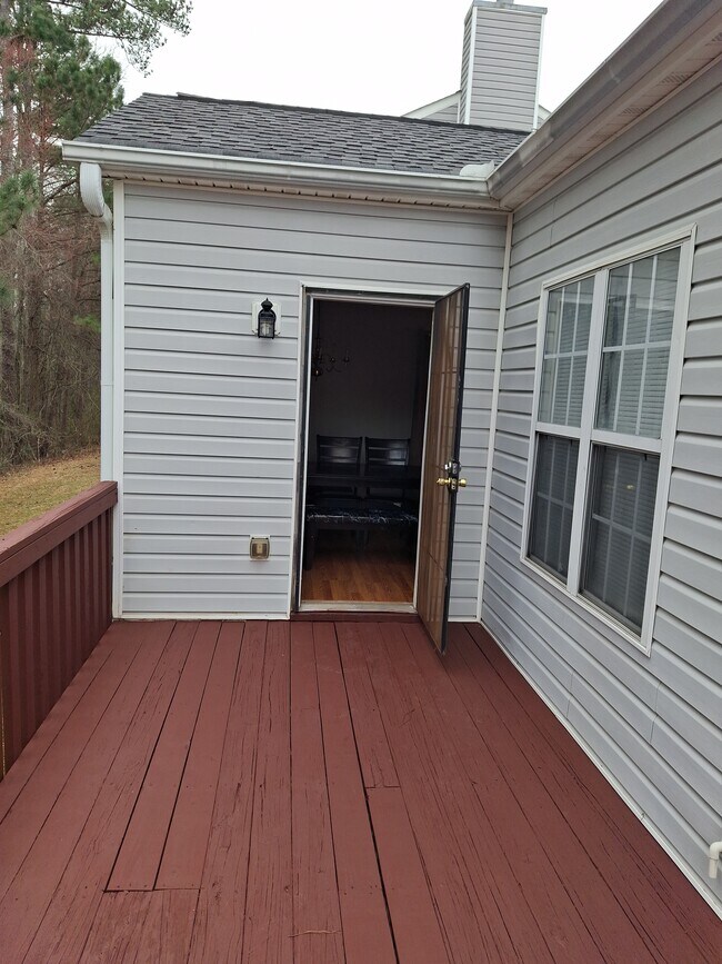 410 Burdett Ridge Ct in College Park, GA - Building Photo - Building Photo