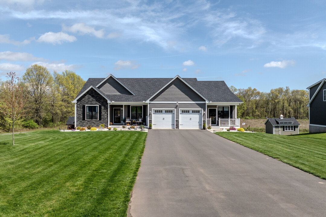 Hamlet at Kings Meadow in Suffield, CT - Building Photo